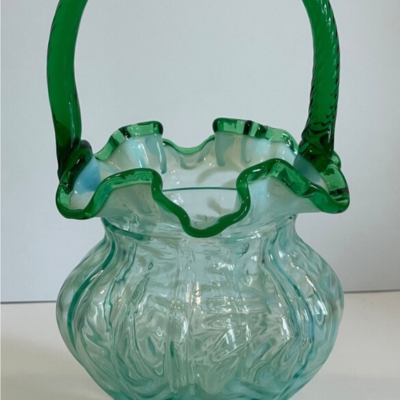 FENTON GLASS BASKET RARE - Picture 7 of 8